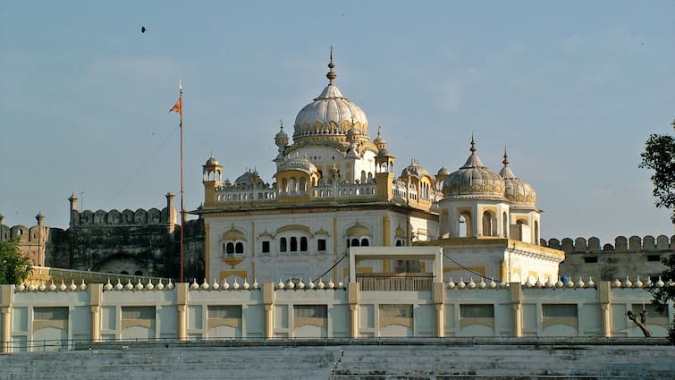 Pakistan Issues 509 Visas to Indian Sikh Pilgrims to Visit Country for Maharaja Ranjeet Singh's Death Anniversary சீக்கியர்களின் முதல் மன்னரின் நினைவு தினம்! 509 இந்தியர்களுக்கு விசா வழங்கிய பாகிஸ்தான்!