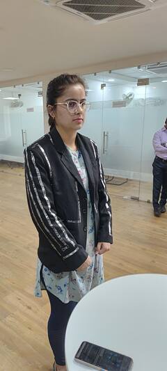 MP: जबलपुर की 2 छात्राओं ने महिलाओं के लिए बनाई सुरक्षा जैकेट, टच करते ही लगेगा जोर का झटका