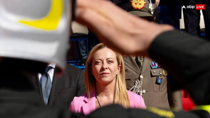 जॉर्जिया मेलोनी इसके बाद नेशनल अलायंस की यूथ विंग सदस्य रहीं और 2004 में इस ग्रुप की अध्यक्ष चुनी गईं.