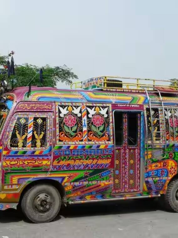 पाकिस्तान में कितना है लोकल बस का किराया?
