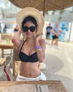 Mouni Roy's : स्पेनमध्ये सुट्टी घालवणाऱ्या मौनी रॉयचे फोटो पहिले का?