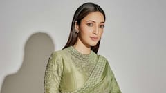 Gangs of Godavari Neha Shetty Photos : ప్రపంచంలో ఉన్న పోరగాళ్లంతా ఆమెనే చూస్తారు..రాధిక అక్క చీరకడితే అట్లుంటది మరి!