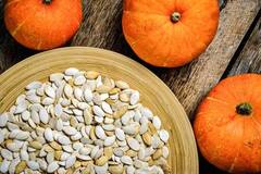 Pumpkin Seeds: આ રીતે કરો કોળાના બીજનો ઉપયોગ, રાતોરાત ચમકી જશે તમારો ચહેરો