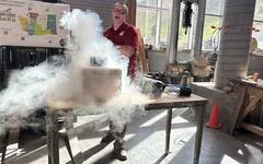 દુનિયાની સૌથી ઠંડી વસ્તુ કઇ છે, હાથ લગાવવાથી પણ ડરે છે લોકો?