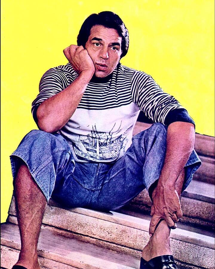 धर्मेन्द्र : दिग्गज धर्मेन्द्र भी इस लिस्ट में शामिल है. कहते हैं कि धर्मेंद हमेशा से ही शराब के शौकीन रहे है. लेकिन धीरे-धीरे उनकी लत लग गई. कई बार तो वो फिल्म के सेट्स पर शराब पी लेते थे. ऐसे में उनके हाथ से कई फिल्में भी निकली.