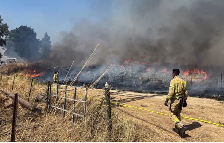 Israel Hezbollah War Hezbollah launches rockets drones at northern Israel military sites Israel Hezbollah War : हिजबुल्लाह ने उड़ा दी इजरायल की नींद, ताबड़तोड़ दाग दिए 250 से ज्यादा रॉकेट