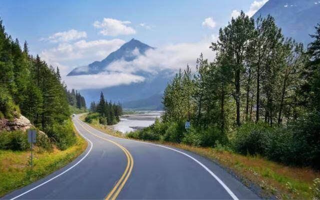 ਪਰ ਤੁਹਾਨੂੰ ਹਾਈਵੇ 'ਤੇ ਬਹੁਤ ਸਾਰੀਆਂ ਸਹੂਲਤਾਂ ਮਿਲਦੀਆਂ ਹਨ। ਜੋ ਤੁਹਾਡੀ ਯਾਤਰਾ ਨੂੰ ਬਹੁਤ ਸੌਖਾ ਬਣਾਉਂਦਾ ਹੈ। ਤਾਂ ਆਓ ਅਸੀਂ ਤੁਹਾਨੂੰ ਦੁਬਾਰਾ ਦੱਸਦੇ ਹਾਂ।