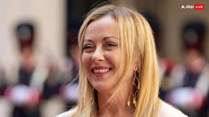 15 साल की उम्र में जॉर्जिया मेलोनी ने राइट विंग पार्टी 'इटैलियन सोशल मूवमेंट' (एमएसआई) जॉइन कर ली.