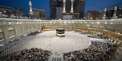 Hajj 2024 यात्रा शुरू, दुनियाभर से मक्का पहुंचे 15 लाख लोग, देखें काबा के सामने सजदा करते हज यात्रियों की खूबसूरत तस्वीरें