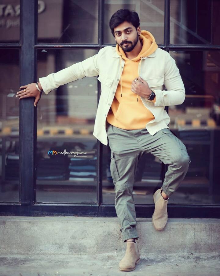 గుప్పెడంతమనసు సీరియల్ ప్రేక్షకుల ఎదురుచూపులు ఫలించాయి..ఎట్టకేలకు ముఖేష్ గౌడ రీఎంట్రీ ఇచ్చాడు. అయితే రిషి సర్ లా కాకుండా ఆటోడ్రైవర్ రంగాగా రీ ఎంట్రీ ఇచ్చాడు...