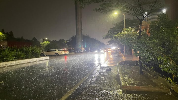 Ahmedabad Rain: અમદાવાદમાં સતત બીજા દિવસે જામ્યો વરસાદી માહોલ, જુઓ તસવીરો