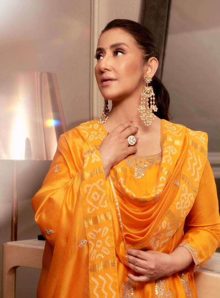 मनीषा कोइराला : एक्ट्रेस मनीषा कोइराला ने भी शराब की लत से अपना टॉप करियर बर्बाद कर लिया था. कहा जाता है कि इस नशे की वजह से ही उनकी शादी भी टूटी थी. साथ ही उन्हें कैंसर जैसी घातक बीमारी भी हुई.