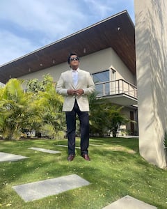 पहले पिता से खाई मार...फिर 500 रुपए लेकर निकाला घर से, आज करोड़ों की संपत्ति का मालिक है ये भोजपुरी सुपरस्टार