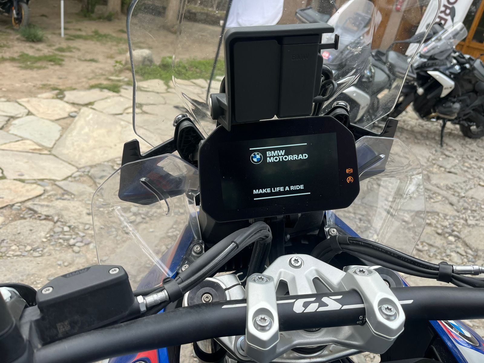 तस्वीरों में देखिए नई BMW R 1300 GS का फर्स्ट लुक रिव्यू, पहले से ज्यादा हल्की और पॉवरफुल