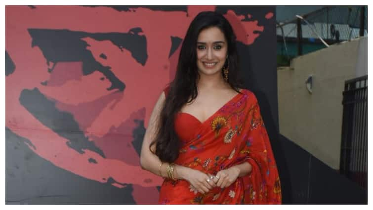 Shraddha Kapoor Sizzles In Red Saree As She Launches Stree 2 Teaser ...