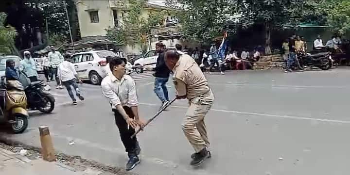 उन्होंने कहा कि इस पूरे मामले में कई बड़े लोगों का भी हाथ होने की संभावना है. उन्होंने शिक्षा मंत्री धर्मेंद्र प्रधान तक पर आरोप लगा दिए. यादव ने इस पूरे मामले की सीबीआई जांच की भी मांग की है. उन्होंने कहा कि सरकार इस पूरे मामले में पूरी तरह से फेल नजर आ रही है.