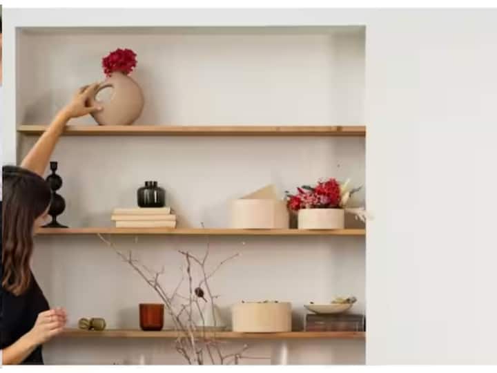 Labels: Label all the jars you have in the kitchen. Label them with the help of a chalkboard or paint and place them next to each other. Use similar containers, this will keep the kitchen organized and look good.