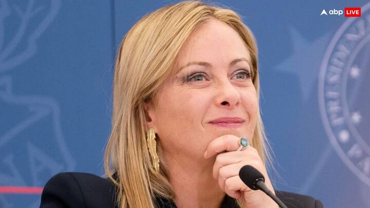 जॉर्जिया मेलोनी बेनितो मुसोलिनी को अच्छा नेता मानती थीं. कहती थीं कि जो कुछ उन्होंने किया, वह इटली के लिए किया.