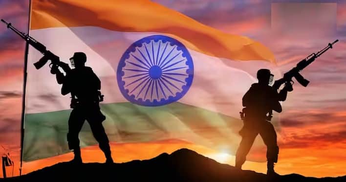 Indian Army Officer Salary: ભારતીય સેનામાં એક સિપાહીથી લઇને ચીફ ઓફ આર્મી સ્ટાફ સુધીનો પગાર 20 હજાર રૂપિયાથી લઈને 2.5 લાખ રૂપિયા સુધીનો હોય છે. પગારની સાથે અધિકારીઓને અનેક સુવિધાઓ પણ મળે છે.