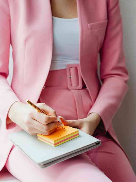 क्या बाएं हाथ से लिखने वालों की उम्र होती है कम?