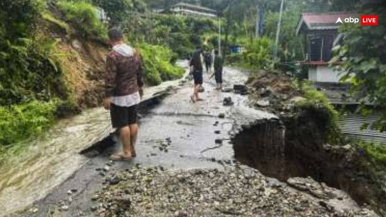 Rain in Sikkim Nine People dead as landslides triggered by incessant rains IMD Alert for next 4 days Rain in Sikkim: सिक्किम में बारिश ने मचाई तबाही, भूस्खलन से 9 लोगों की मौत, कई टूरिस्ट फंसे!