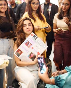 Kiara Advani Celebrates 10 Years In Bollywood With A Fan Event, See All Pics