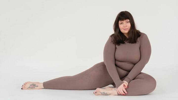 बता दें कि नाउरू में सबसे अधिक लोग मोटापा से ग्रसित रहते हैं. नाउरू दक्षिण प्रशांत महासागर में स्थित एक छोटा-सा द्वीप देश है. यह विश्व का सबसे छोटा गणराज्य है, जिसकी जनसंख्या 12,511 है. जानकारी के मुताबिक यहां वयस्क मोटापे की दर 61.0% है.