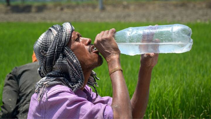 আগামী ৫ থেকে ৭ দিনের মধ্যে বর্ষা ঢুকতে পারে দক্ষিণবঙ্গে। জানাল আলিপুর আবহাওয়া দফতর। একটানা ভারী বৃষ্টিতে বিপর্যস্ত উত্তরবঙ্গ। কালিম্পং, সিকিম ও ভুটানে ভারী বৃষ্টিতে ফুঁসছে তিস্তা, তোর্সা, জলঢাকা, ডায়না সহ একাধিক নদী।