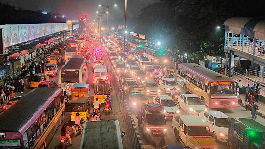 பல்லாவரம் முதல் செங்கல்பட்டு வரை போக்குவரத்து நெரிசலுக்கு குட் பாய்..! அதிரடி நடவடிக்கையில் இறங்கிய தமிழ்நாடு அரசு..! Kilambakkam Traffic Congestion from Pallavaram to Chengalpattu TN government formed committee to resolve issue tnn பல்லாவரம் முதல் செங்கல்பட்டு வரை போக்குவரத்து நெரிசலுக்கு குட் பாய்..! அதிரடி நடவடிக்கையில் இறங்கிய தமிழ்நாடு அரசு..!