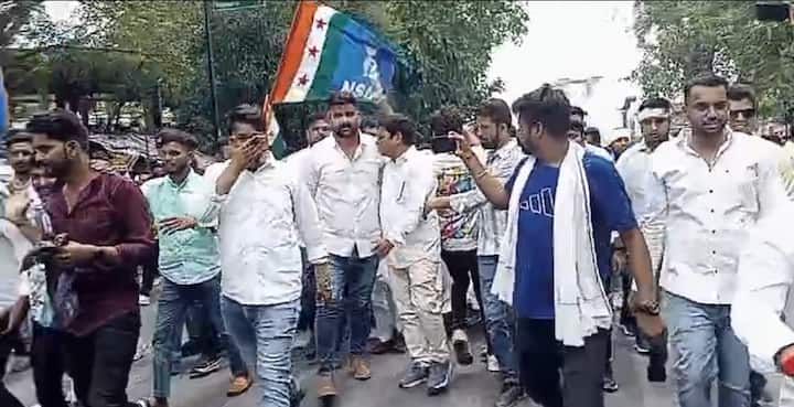 अखिलेश यादव, एनएसयूआई राजस्थान प्रभारी एवं राष्ट्रीय महासचिव ने बताया कि 1563 बच्चे ही नहीं लाखों बच्चे हैं जिन्हें इस धांधली से होकर गुजरना पड़ रहा है. उन्होंने कहा कि पूरे देश भर में विरोध प्रदर्शन हो रहे हैं. छात्र एनडीए और एनटीए दोनों को ही घुटने पर ला देंगे.