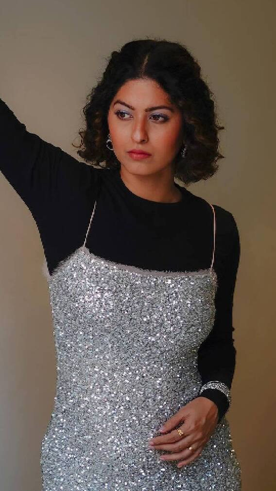 अभिनेत्री अभिज्ञाचा चमचमता ग्लॅमर!