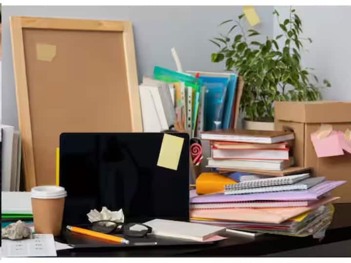 Get rid of unnecessary things: Get rid of things from the house that you have not used for a long time. Unnecessary things take up space in the house and create clutter. Remove unnecessary items from your house from time to time.