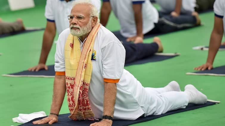 PM Modi says Do practice Chakrasana for good health helps improve blood flow PM Modi: 