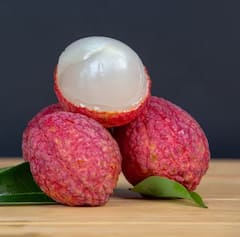 Litchi Health Benefits: ગરમીમાં લીચી સ્વાસ્થ્ય માટે વરદાન, હાઇડ્રેઇટ રાખવાની સાથે આ જીવલેણ રોગનું ટાળે છે જોખમ