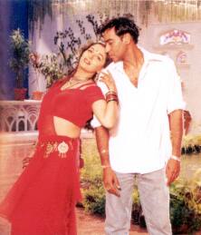 Throwback Bollywood: जब माधुरी दीक्षित की वजह से खुद को सिगरेट से जला बैठे थे अजय देवगन, बेहद दिलचस्प है किस्सा