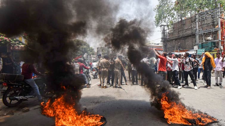NEET UG 2024 Exam Row Students Protest in Patna NEET UG Cancellation Exam Controversy NEET UG Row: Patna Students Burn Effigies To Protest, Demand Exam Cancellation Amid Allegations