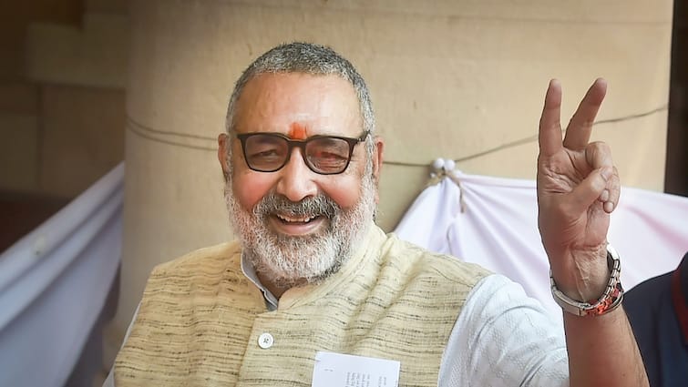 Giriraj Singh attack on Tejashwi Yadav statement on NDA government alliance ann Giriraj Singh: 'जनता ने जिन्हें व्हीलचेयर...', तेजस्वी यादव के झुनझुना वाले बयान पर गिरिराज सिंह का कड़ा प्रहार