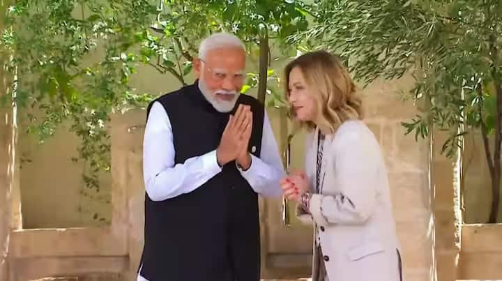 મેલોનીએ G20 (ભારત) 2023 દરમિયાન ભારતની મુલાકાત લીધી હતી, જ્યાં વડાપ્રધાન નરેન્દ્ર મોદી ત્રીજી વખત ઇટાલિયન વડાપ્રધાનને મળ્યા હતા. ત્યારબાદ વડાપ્રધાન નરેન્દ્ર મોદી અને જ્યોર્જિયા મેલોની ચોથી વખત COP28 (દુબઈ) 2023માં મળ્યા હતા. હવે 14 જૂન, 2024 ના રોજ, આ બંને નેતાઓ ઇટાલીમાં પાંચમી વખત મળ્યા હતા.