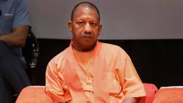 CM Yogi Adityanath expressed grief over the Rudraprayag road accident bus fell into Alaknanda river रुद्रप्रयाग हादसे पर सीएम योगी ने जताया दुख, अलकनंदा नदी में बस गिरने से 10 लोगों की हुई है मौत