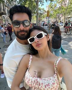 Mouni Roy: స్పెయిన్‌లో భర్తతో చిల్‌ అవుతున్న మౌనీ రాయ్‌ - రొమాంటిక్‌ ఫోటోలు వైరల్‌