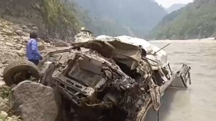 Tempo traveller falls in gorge on Rishikesh Badrinath highway 8 killed Uttarakhand: ఉత్తరాఖండ్‌లో ఘోర రోడ్డు ప్రమాదం,లోయలో పడిన టెంపో ట్రావెలర్ - 8 మంది మృతి