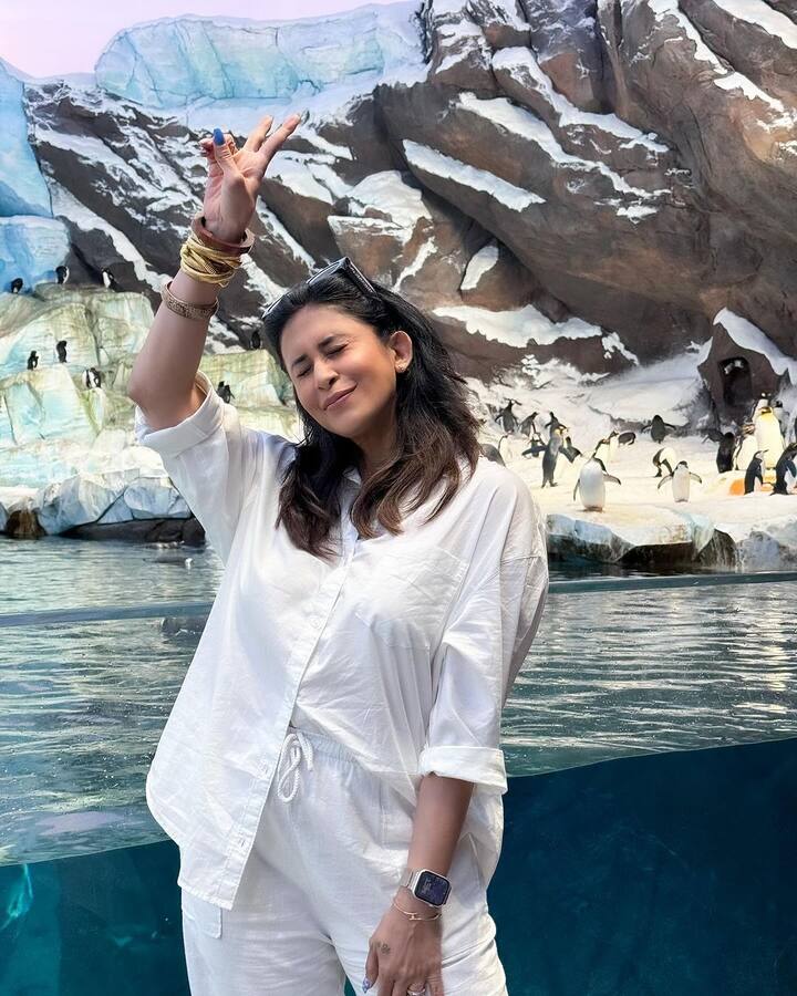 एक्ट्रेस किश्वर मर्चेंट भी कास्टिंग काउच की शिकार रह चुकी हैं. उन्होंने एक इंटरव्यू में बताया था कि उन्हें काम देने के बहाने एक एक्टर ने वन नाइट स्टैंड की बात की थी. जो उनके लिए बहुत डरावना सपना जैसा था और उन्होंने बात नहीं मानी जिसके कारण उन्हें काम मिलने में परेशानी भी हुई थी.