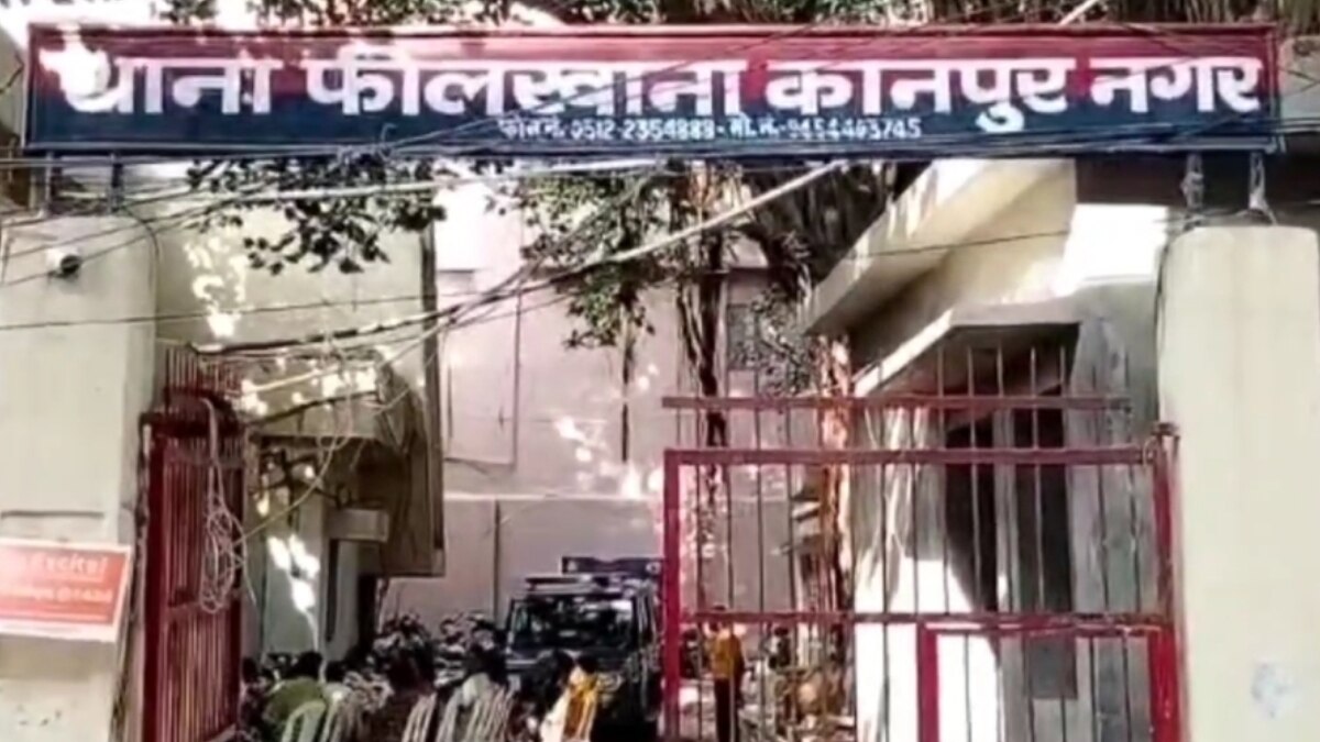 Kanpur News: नाले में पड़ा मिला पुलिसकर्मी का शव, नोच रहे थे आवारा जानवर