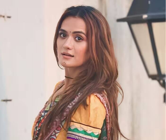 'તારક મહેતા કા ઉલ્ટા ચશ્મા' જેવા શોમાં જોવા મળેલી અભિનેત્રી આરાધના શર્મા પણ કાસ્ટિંગ કાઉચનો શિકાર બની છે. મીડિયા રિપોર્ટ્સ અનુસાર, તેણે એક ઈન્ટરવ્યુમાં કહ્યું હતું કે જ્યારે તે કાસ્ટિંગ ડિરેક્ટર સાથે રોલની સ્ક્રિપ્ટ વાંચી રહી હતી ત્યારે તેને અયોગ્ય રીતે સ્પર્શ કરવામાં આવ્યો હતો જેના કારણે તે ડરી ગઈ હતી.
