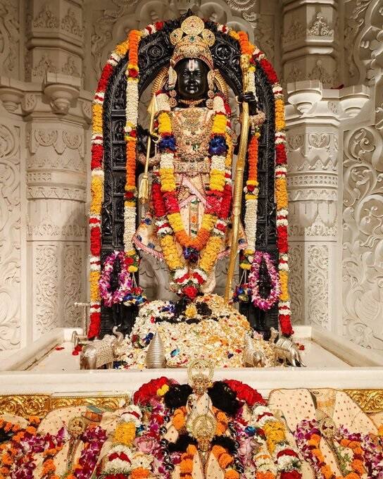 पैकेज में आपको ट्रेन के साथ सभी जगहों पर शुद्ध शाकाहारी भोजन की सुविधा मिल रही है. पैकेज में सभी को ठहरने के लिए एसी और नॉन एसी रूम्स की सुविधा मिलेगी. यात्रियों को ट्रैवल इंश्योरेंस और ट्रेन में सिक्योरिटी भी मिल रही है.