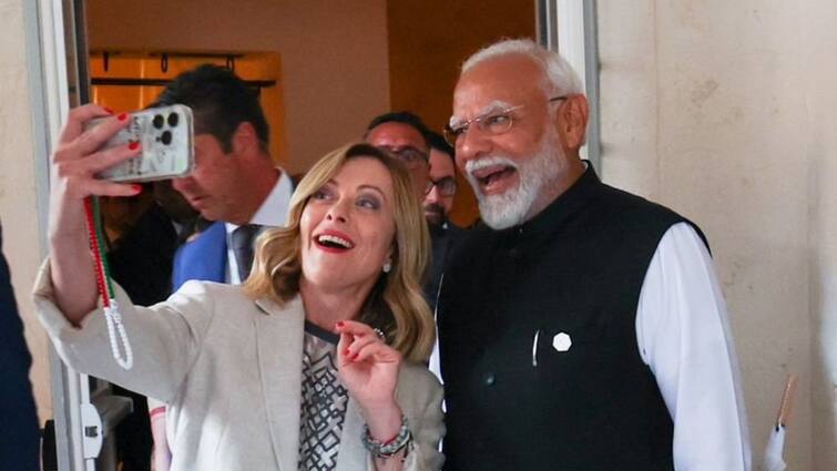 PM Modi Giorgia Melonis Selfie At G7 Summit Goes Viral G7 Summit: స్మైల్ ప్లీజ్, G7 సమ్మిట్‌లో మెలోని మోదీ స్పెషల్ సెల్ఫీ - ఫొటో వైరల్