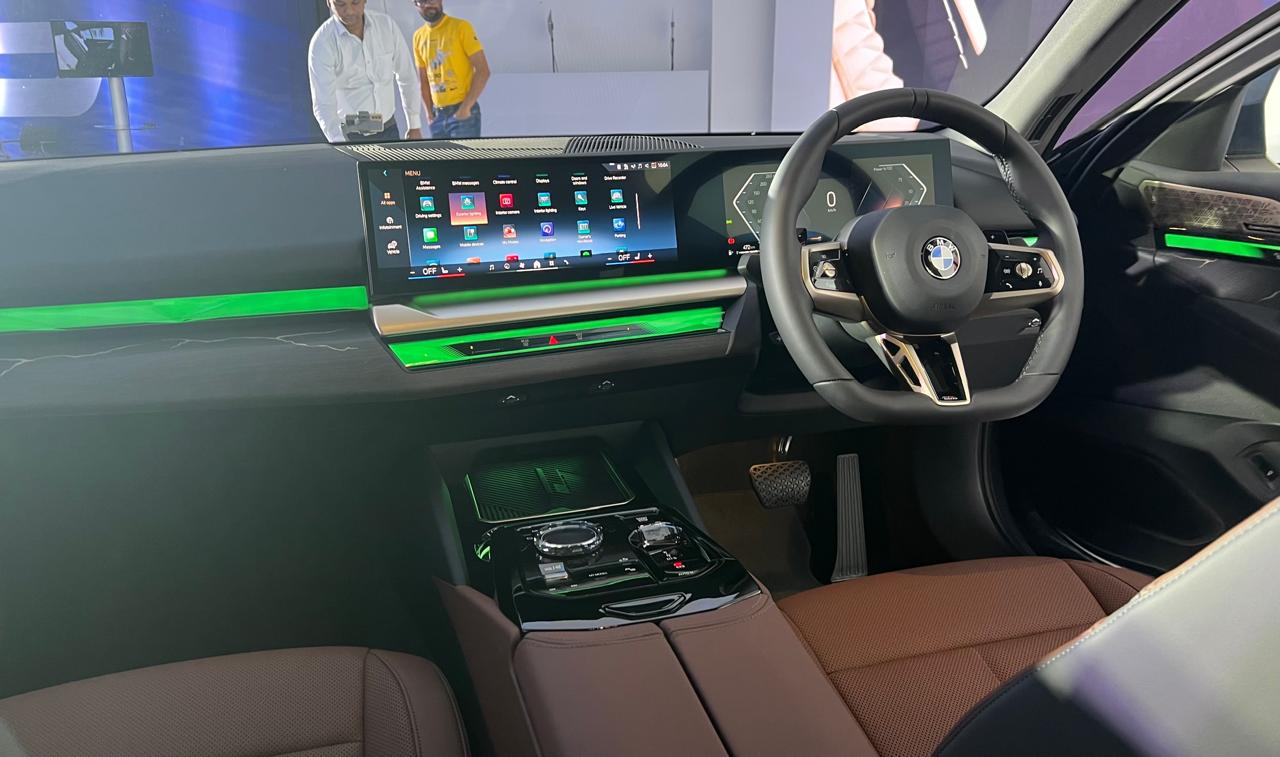 देखिए 2024 नई BMW 5 सीरीज LWB का फर्स्ट लुक, जानिए इंटीरियर और फीचर्स से जुड़ी डिटेल्स 