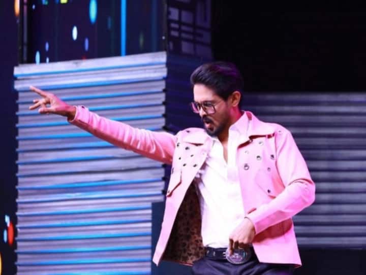 கமல்ஹாசன் நடித்து இருந்த வேட்டையாடு விளையாடு படத்தில் வரும் கற்க கற்க என்ற பாடலை செவன், திப்பு உடன் இணைந்து பாடினார்