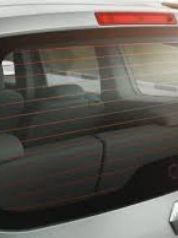 कार के पीछे के शीशे में क्यों बनी होती हैं लाइन?