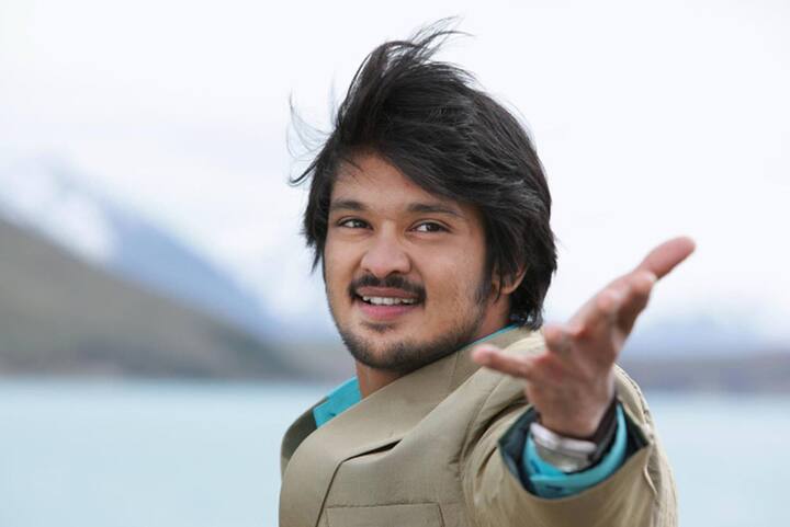 பல முன்னணி இசையமைப்பாளர்களான விஜய் ஆண்டனி, ஹாரிஸ் ஜெயராஜ், யுவன் ஷங்கர் ராஜா உள்ளிட்டோரின் இசையில் பல வெற்றி பாடல்களை பாடியுள்ளார்.